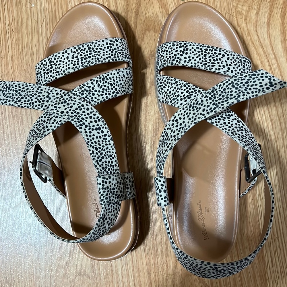 Universal Thread by Target leopard print women’s sandals. Like new!